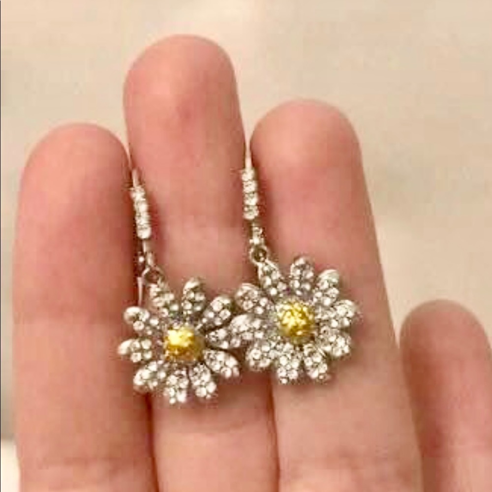 New Pretty White Crystal Daisy Stud Earrings